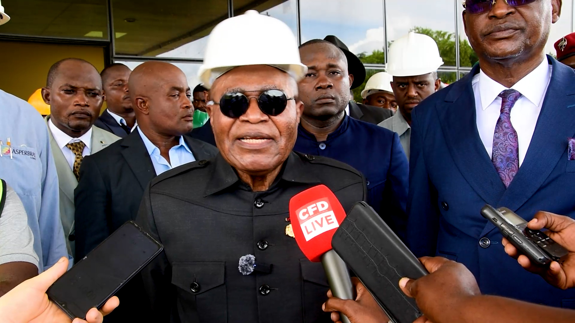 LE MINISTRE ESSONGO EN VISITE SUR LE CHANTIER DE L'HOPITAL D'IMPFONDO